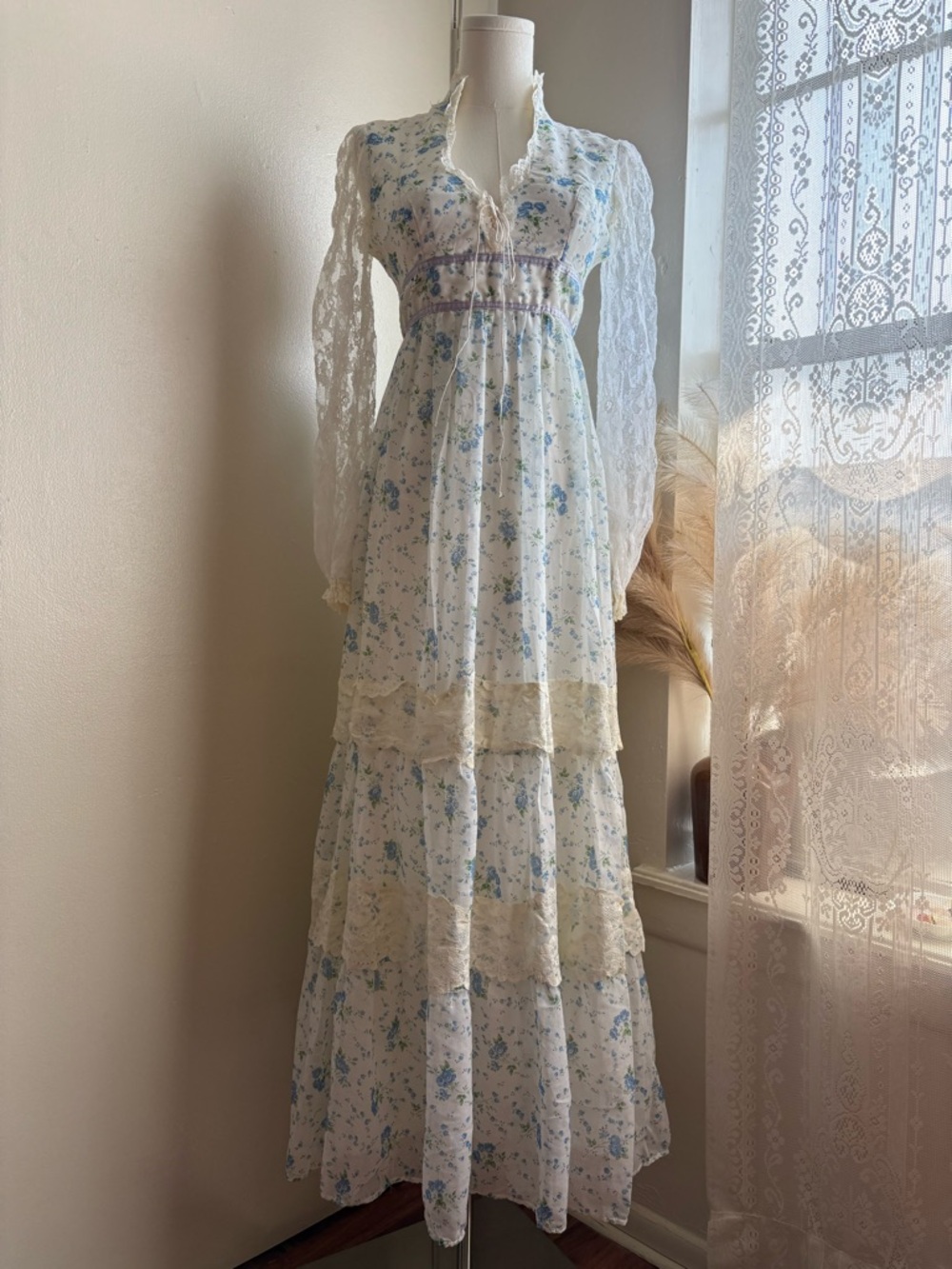 Vintage 70s Gunne Sax inspired floral prairie maxi dress